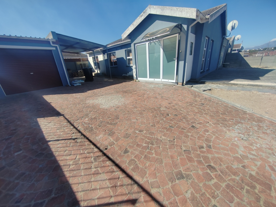 3 Bedroom Property for Sale in Beverly Park Western Cape